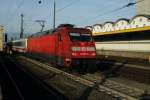 Die 101 077-6 ist total verdreckt und f�hrt weiter Richtung Stuttgart.