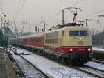 Der IC1806 wieder mit 103 184-8 bespannt in K�ln Messe/Deutz am 03.12.2010