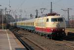 103 235-8 am nun artreinen IC2410 rtg Flensburg am 04.03.2011 in K�ln Messe/Deutz , Gru� an den Tf !!
