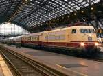 103 235-8 am IC1817 aus HH-Altona an Gleis 5 in K�ln Hbf.