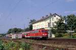 Mit der RB22066 verl�sst die Deutzerfelder 110 153 Bonn Oberkassel.