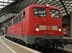 110 200-3 an einem der zahlreichen M�ller Touristik Sonderz�ge an diesem Nachmittag in K�ln Hbf.