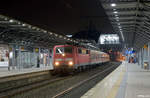 111 143-4 mit der RB 30538 (Düsseldorf Hbf - Emmerich) am 11.11.2016 beim Halt am Flughafen Fernbahnhof in Düsseldorf.