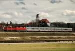 Der PbZ vom 26.02.10, aufgenommen vor dem Hintergrund der Kirche von Scheppach, Strecke Augsburg-Ulm.