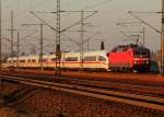 120 145-8 mit ICE3 (BR406) im Schlepp auf den S-Bahn Gleisen kurz vor Porz Wahn am 14.11.2011