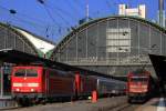 181 233 und 101 042 stehen sich am 06.03.2011 im Frankfurter Hbf gegeneinander.