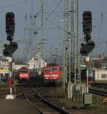 Die 181 205-5 kommt von Trier und f�hrt in Koblenz Hbf ein.