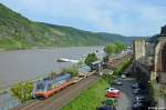 182 502-5  242.502 - ZURG  mit dem DGS 42710 von Trier Ehrang Nord nach Helsingborgs Central am 02.06.2013 bei Oberwesel.