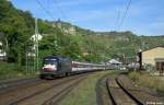182 570-2 mit dem EC 7 von Hamburg-Altona nach Chur am 03.10.2013 in Bacharach.