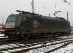 Die MRCE 185 553-3 in K�ln Deutzerfeld am 03.12.2010 