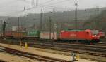 185 196-3, aufgenommen am 19.02.11, bei der Durchfahrt durch Treuchtlingen.