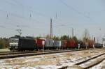 185 564-2, aufgenommen am 24.02.11, bei der Durchfahrt durch Gersthofen.