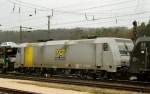 185 681-4, aufgenommen als Zweitlik einer Doppeltraktion bei der Durchfahrt durch Treuchtlingen, am 01.04.11.