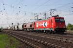 Die 185 588-1 und DE 672 der HGK in Koblenz L�tzel am 08,05,11
