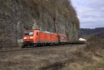 185 177-3 mit einem Mischer am 24.03.2018 bei Ennepetal.
