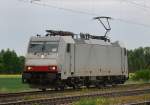 186 239-0, aufgenommen am 27.05.11, bei der Durchfahrt durch Gersthofen.