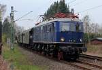 E18 047 mit dem Pendelzug BO-Dahlhausen <-> Bochum Hbf kurz hinter Essen Horst am 14.04.2012