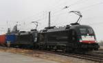 2x Bosporus Sprinter! ES 64 U2-067 + ES 64 U2-63, beides Bosporus Sprinter(!), aufgenommen am 09.02.10, bei der Durchfahrt durch Gersthofen, Strecke Augsburg-Donauw�rth.