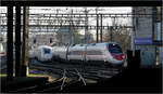 Der Bahnhof Bern - 

Eine kleine Serie mit der Einfahrt eines ICE 4 in den Berner Bahnhof.

Nebeneinander mit einem Vorsprung des RABe 503 fahren die beiden Hochgeschwindigkeitszüge langsam in den Bahnhof ein.

07.03.2025