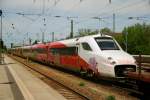 Der Italienische Hochgeschwindigkeitszug, der am 11.05.12 von der ES 64 U2-012 durch den Heimeranplatz Richtung S�den gezogen wurde.