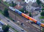 CAPTRAIN mit Containerzug ist am 19.08.2010 auf der rechten Rheinstrecke in K�nigswinter (Bilck vom Drachenfels) in Richtung S�den unterwegs.