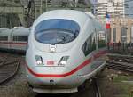 Ein ICE3 bei der Einfahrt in K�ln Hbf.