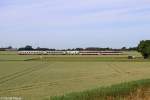 Der NEG 628 / 629 071 mit Kurswagen kurz vor Dageb�ll Mole am 22.07.2013 