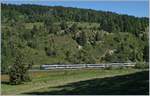 Der RE 18121 von Frasne nach Neuchâtel kurz nach Le Frambourg auf der Fahrt in Richtung Les Verrières.