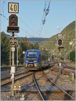 er SNCF X 73755 verlässt als TER 18136 nach Frasne den Bahnhof von Vallorbe.