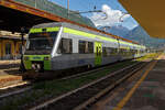 Der vierteilige BLS NINA 021 - RABe 525 021(94 85 7525 021-2 CH-BLS) steht am 26.