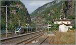 Von der (ehemaligen) Güterrampe in Iselle di Trasquera ein Blick auf den Bahnhof mit dem hier wendenden BLS RABe 528 102 (infolge SEV Iselle - Domo). Es war fotografisch gesehen von  Vorteil, dass die Reisezüge auf Gleis 3 an- und abfuhren. 

17. Aug. 2024