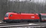1116 124-7, aufgenommen am 22.01.10, bei der Durchfahrt durch Neuoffingen, Strecke Ulm-Augsburg.