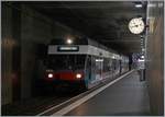 Der ASM GTW Be 2/6 5021 und ein weiterer warten in Biel/Bienne auf die Abfahrt Richtung Ins.