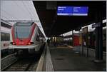 Tristes Wetter und Nachschuss passt hier gut: Nur noch bis Ende Woche verkehren die direkten RE Züge von Biel/Bienne nach Meroux TGV. Die Idee den Jura-Südfuss und den Jura mit der TGV Station Belfort-Montbéliard und somit mit der weiten Welt der TGV Züge zu verbinden hat leider die Fahrgäste nicht wie vorgesehen angesprochen. Immerhin die Strecke Delle - Belfort ist in Betrieb und wird in Betriebe bleiben, SNCF Züge werden die RABe 522 ablösen und im Stundentakt zwischen Delle und Belfort verkehren; anstelle der RE 56 werden ab Sonntag BLS MIKA mit den bereits verkehrenden ICN zwischen Biel/Bienne und Basel den Halbstundentakt anbieten und die  ICN bis Lausanne durchgebunden werden. 

9. Dez. 2025