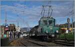 Die +GF+ Ge 4/4 75 der Blonay-Chamby Bahn wartet in Blonay auf die Abfahrt in Richtung Chamby.