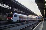 Abendstimmung in Lausanne: Während auf Gleis 1 ein SBB Kiss einfährt, steht auf Gleis 3 der neuen Flirt3 RABe 523 109.