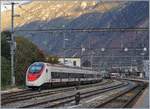 Nachdem die Güterwagen weggestellt waren, konnte im letzen Licht doch noch der neuen SBB RABe 501 002 Giruno (UIC 93 85 0 501 002-6 CH-SBB) in seiner ganzen Pracht und fast seiner ganzen