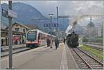 Zurecht zieht die HG 3/3 1068 der BDB (Brünig Dampf Bahn) interessierte Blicke auf sich, während auf dem Nebengleis der zb  Fink  ABeh  161 015 als R71 auf die baldige Abfahrt nach Interlaken Ost wartet.

23. August 2025