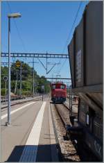 Der BAM Te III 155 nähert sich den aus Lausanne Triage eingetroffen Getreidewagen.