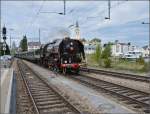 Mikado 141 R 1244 bei der Einfahrt mit einem Sonderzug aus Brugg und Schaffhausen.