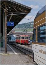 Da zur Zeit (Märtz 2026) der CEV Bahnhof kräftig umgebaut wird, hier gerne noch eine Bildvariante, wie es  früher  aussah: in Vevey zeigen sich der CEV GTW Be 2/6 rechts im Bild, in der Mitte ein BDeh 2/4 73 und daneben der  Train des Etoiles .

8. Juli 2016
