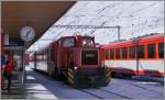 Auf der steilen Schöllenstrecke Göschenen - Andermatt ist die Beförderungslast beschränkt, so dass die MGB Regionalzüge Visp - Andermatt - Göschenen in Andermatt