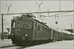 Die SBB Re 4/4 I 10039 beim Halt in Moutier mit einem Schnellzug von Biel/Bienne nach Delémont. Im Hintergrund sind Autotransportwagen zu sehen, welche von Region Belfort via Delémont Moutier und Gänsbrunnen ins Schweizer Mittelland fahren.

Gescanntes Foto vom 17. Januar 1985