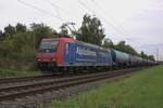 SBB Cargo 482 013 passiert einige Fotografen (nicht im Bild) bei Kaarst-Broicherseite (zwischen Meerbusch-Osterath und Neuss Hbf ins Ruhrgebiet) am 8 Augustus 2025.
