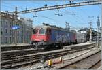 Etwas besser im Licht zeigte sich kurz darauf die SBB Re 6/6 116159 (Re 620 015-8)  Kloten  mit ein interessanten  Anhang : ein SBB Dosto-Wagen (und zwei weitere, hier nicht zu sehende