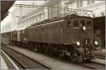 Die Be 4/7 12504 mit zwei G�terwagen am 13.