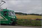 Der Regionalzug im Hintergrund wird in wenigen Minuten die in Yens wartende BAM Ge 4/4 N° 22 kreuzen.