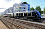 Der Testzug mit den umspurbaren MOB-Wagen: Der Zug besteht aus der BLS Lok 465 011, dem SBB EW IV 21-75 126, dem MOB Interface-Wagen Bsi 293 und dem MOB Steuerwagen ABst 382.
