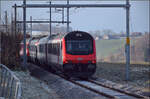 Der von Re 460 014 'Val de Trient' gezogene Messzug in Mittelh�usern.