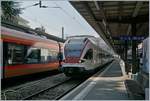Bald (lang ersehnter) Alltag: während der TILO RABe 524 105 als S 2 nach Castine Arbedo Locarno verlässt, steht SOB RABe 526 206-8 (UIC 94 85 7 526 206-8 CH-SOB), hier auf einer Testfahrt, in Locarno für die direkte Fahrt nach Zürich oder Basel bereit.

15. Sept. 2020